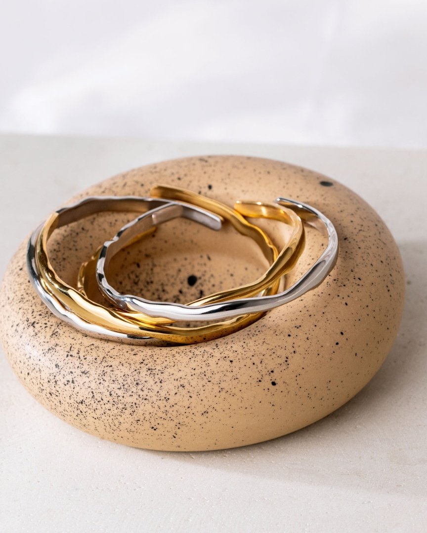 Flowing Bangle Silver