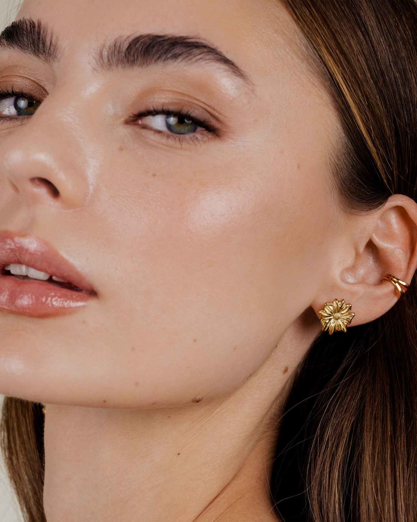 [[Color:Gold,shopthelook]]