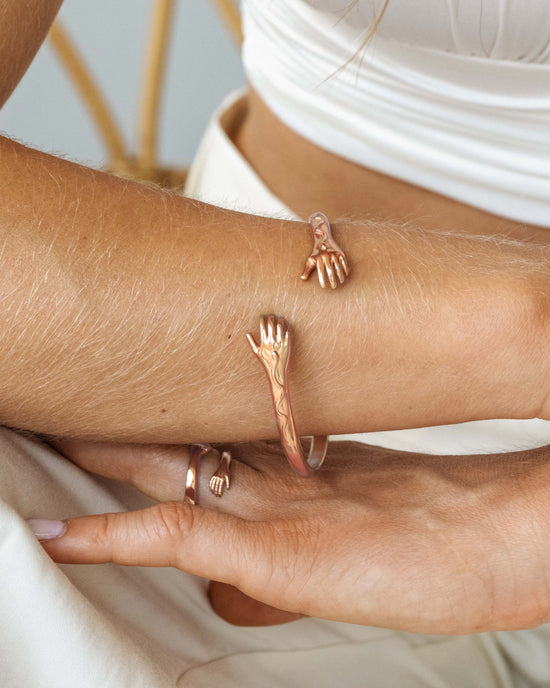 Love Lisa Hug Bangle Rose Gold