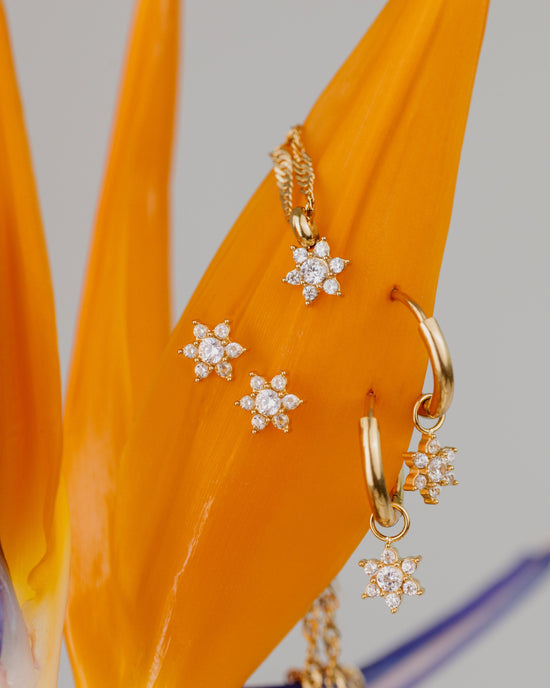 Sparkling White Petal Necklace Gold