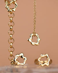 [[Color:Gold]]