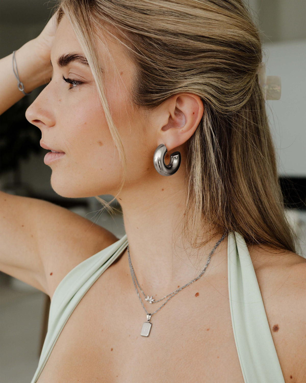 [[Color:Silver,shopthelook]]