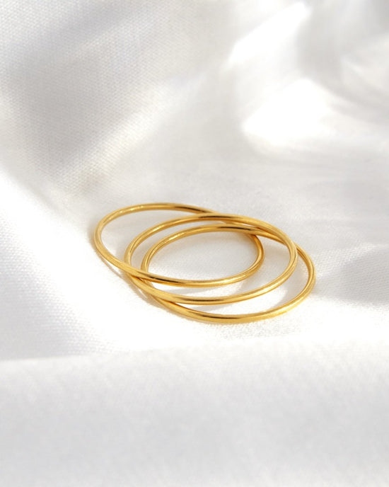 Tiny Trio Ring Gold