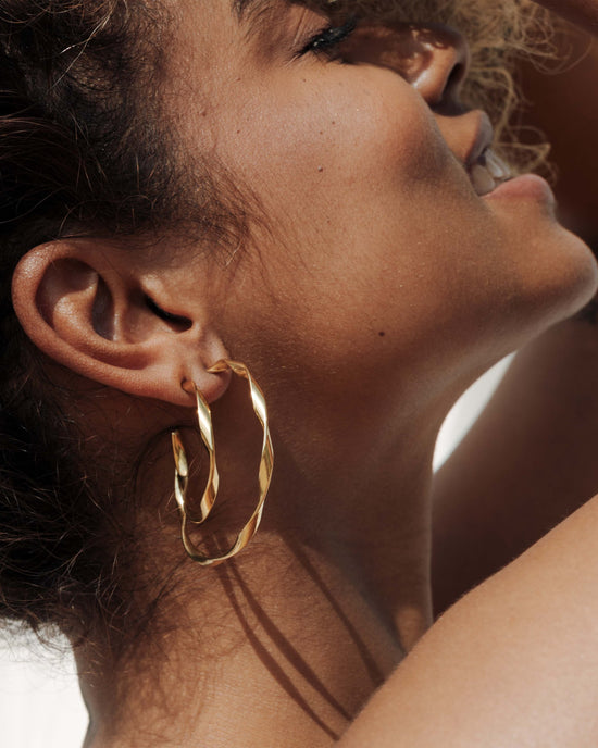 Sahira Hoop Studs Medium Gold