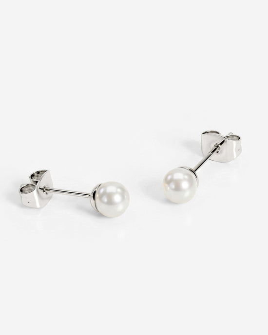 Pretty Pearl Studs Silver
