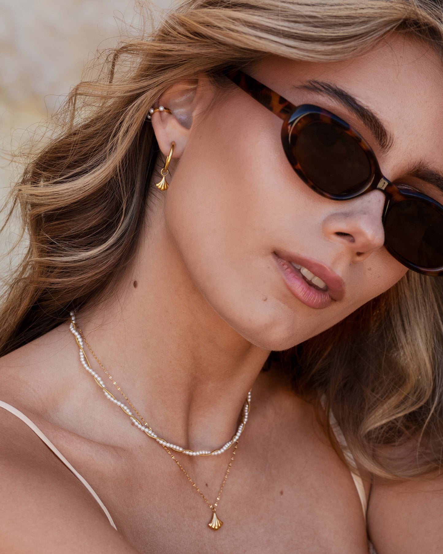 [[Color:gold,shopthelook]]