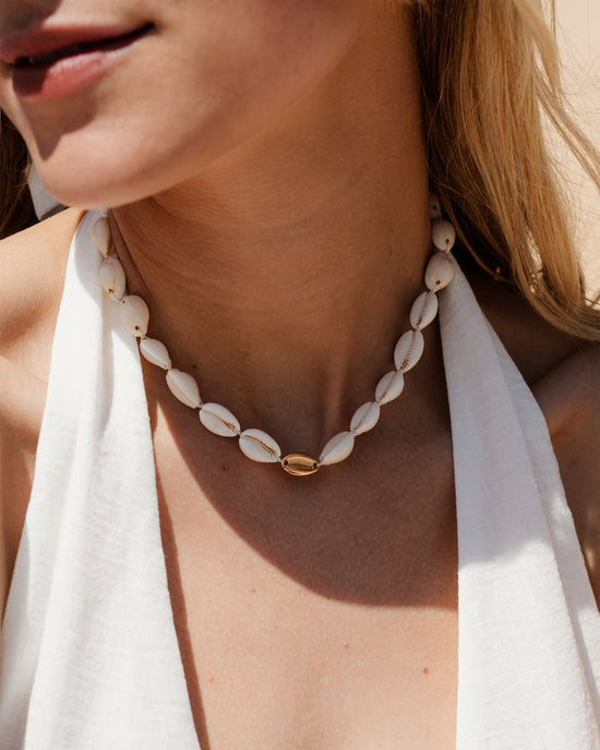 One in a Shell Choker Rose Gold