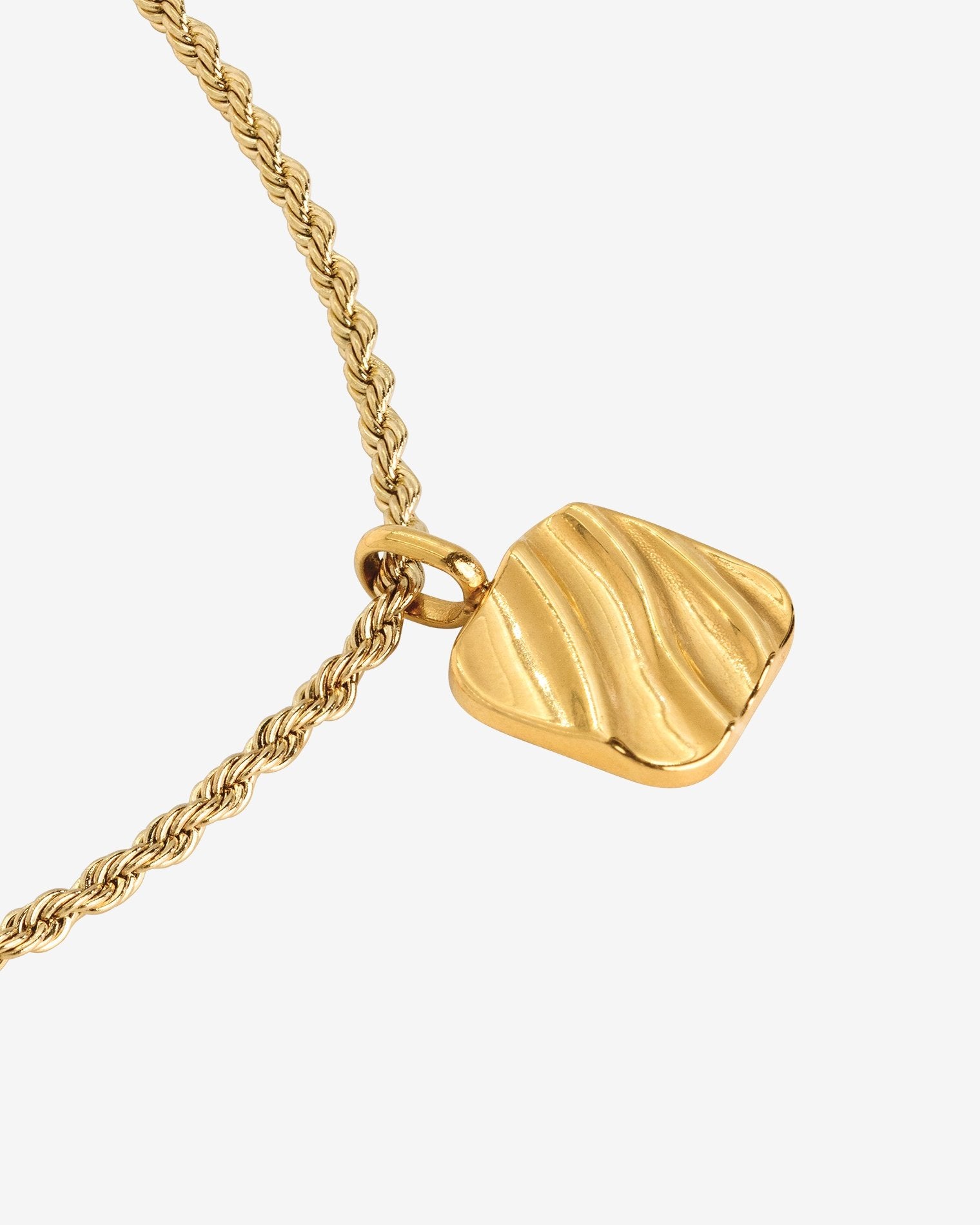 Sounds of the Sea Necklace Gold