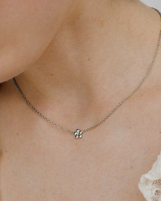 Floral Glow Choker Silver