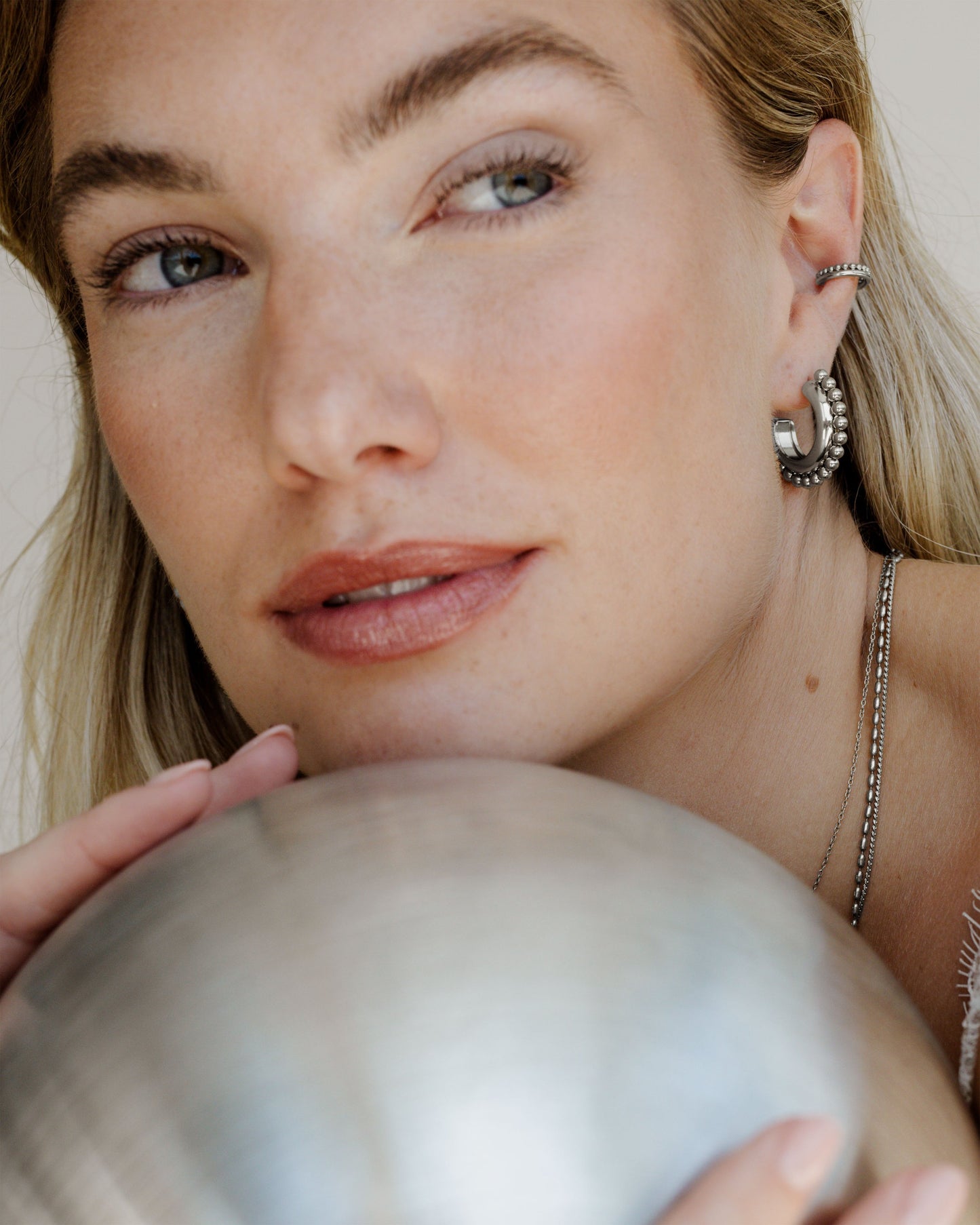 [[Color:Silver,shopthelook]]