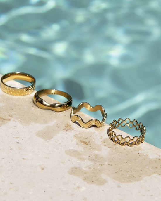 Wave after Wave Ring gold