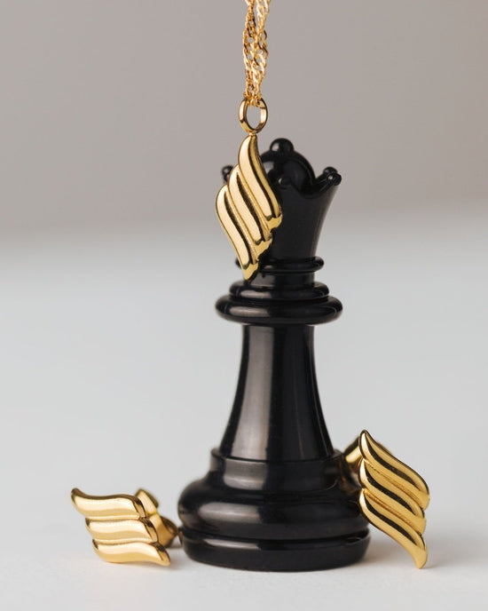 Lustrous Pendant Necklace gold