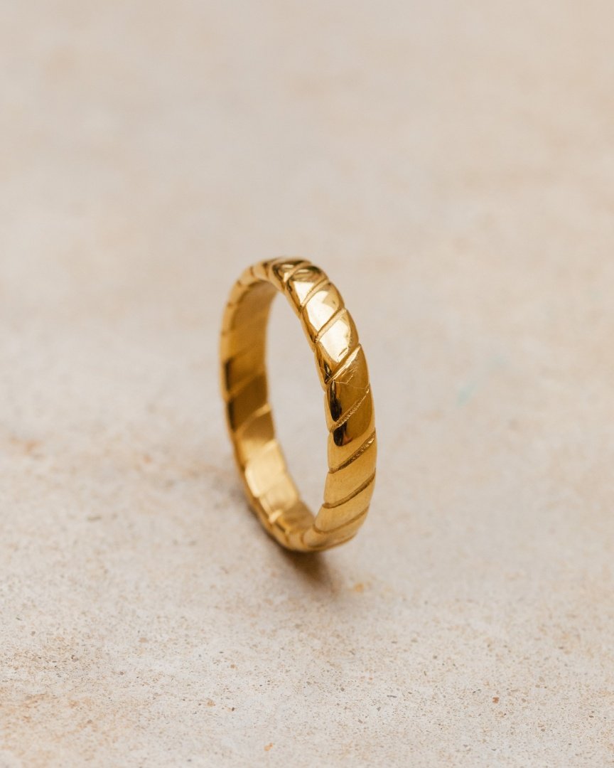 [[Farbe:Gold]]