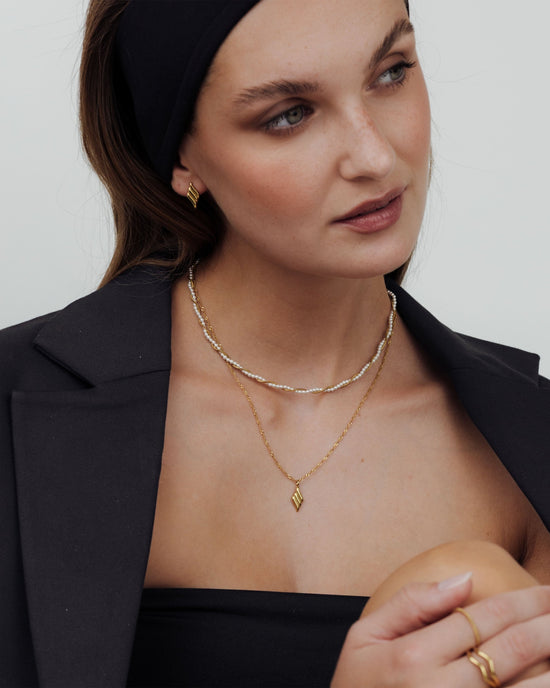 Lustrous Pendant Necklace gold