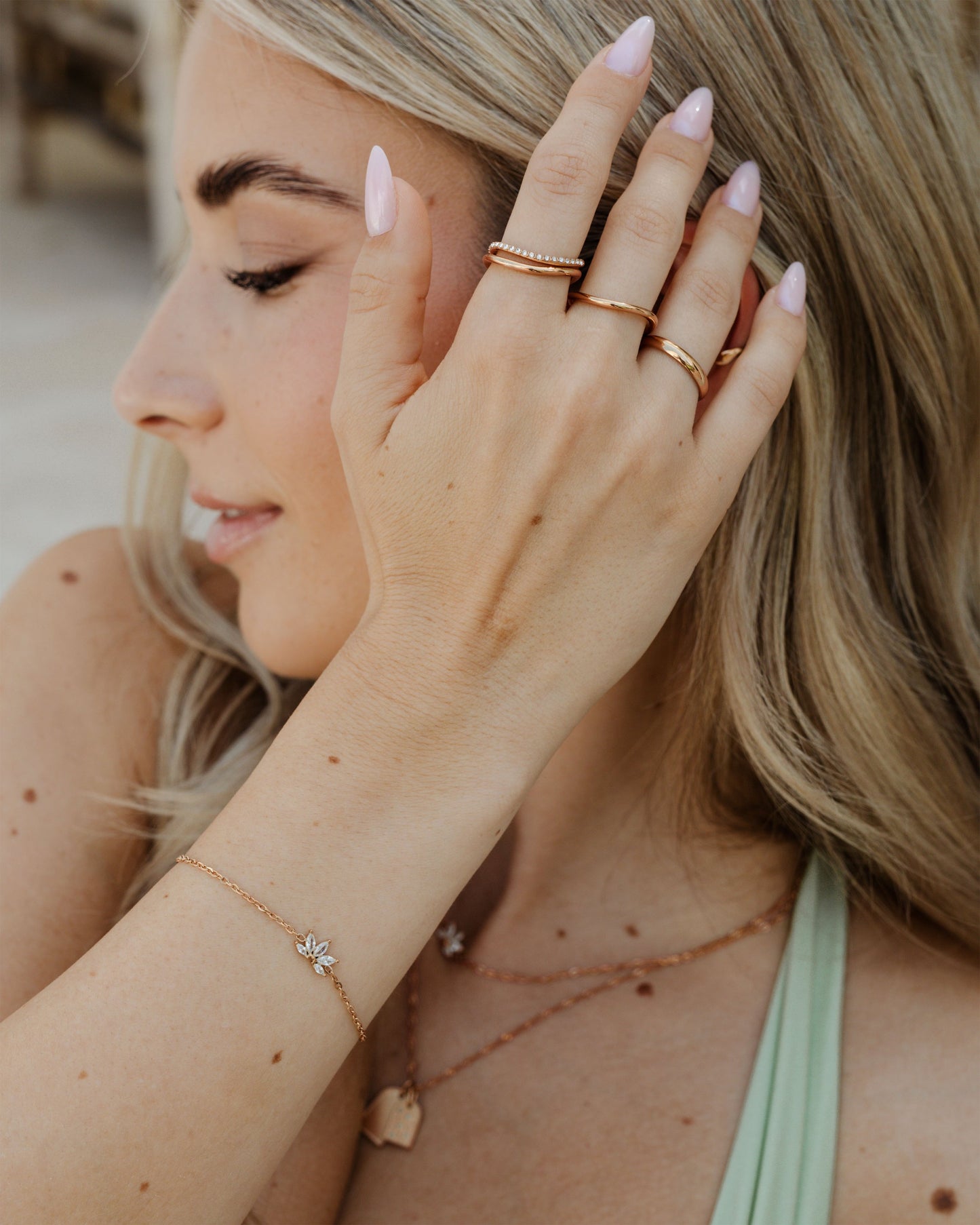[[Color:Rose Gold,shopthelook]]