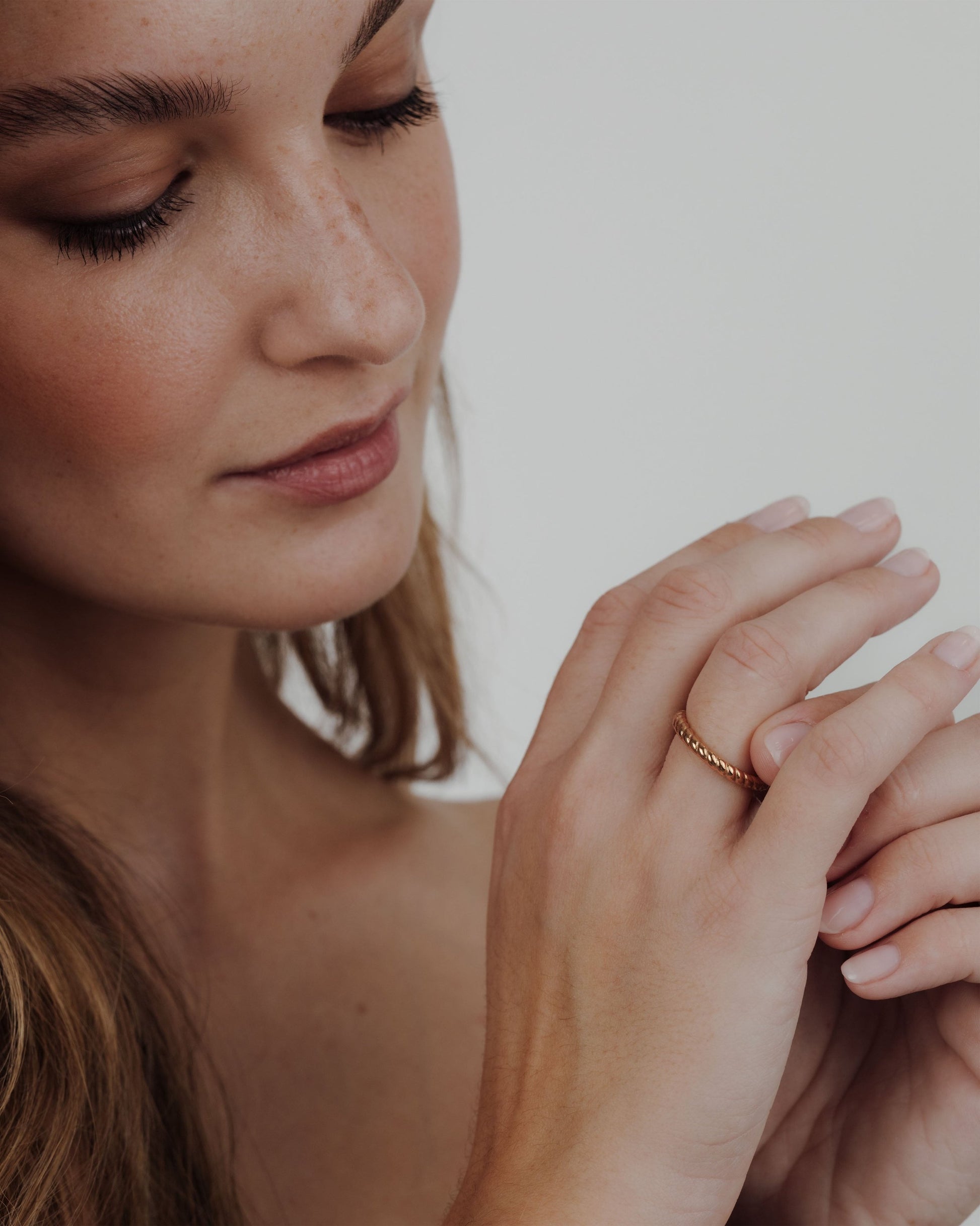 Endless Twist Ring Rose Gold