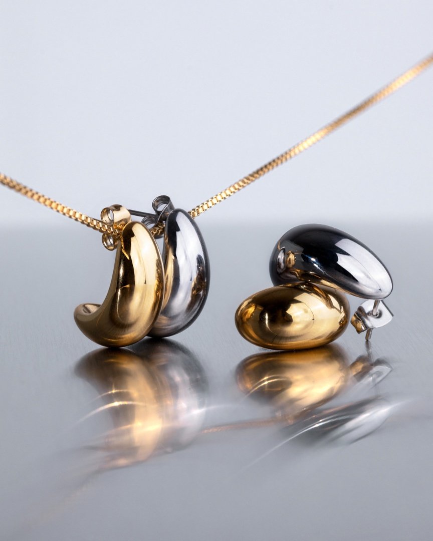 Huggie Studs Gold