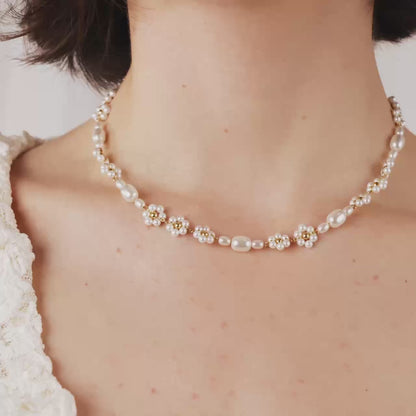 Flowery Pearls Choker Silver