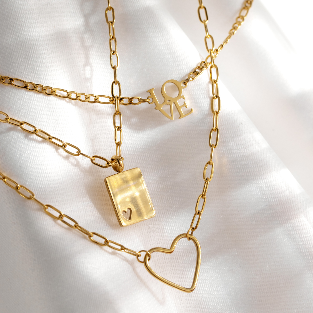 Lots of Love Necklace Gold